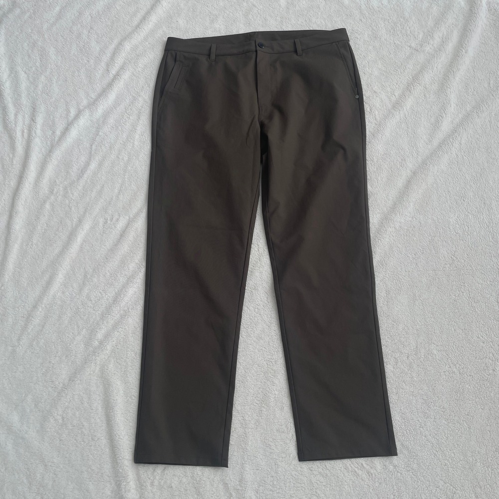 Vuori Mens Cascade Tech Chino Pant Dark Oregano Performance Trousers Size 36